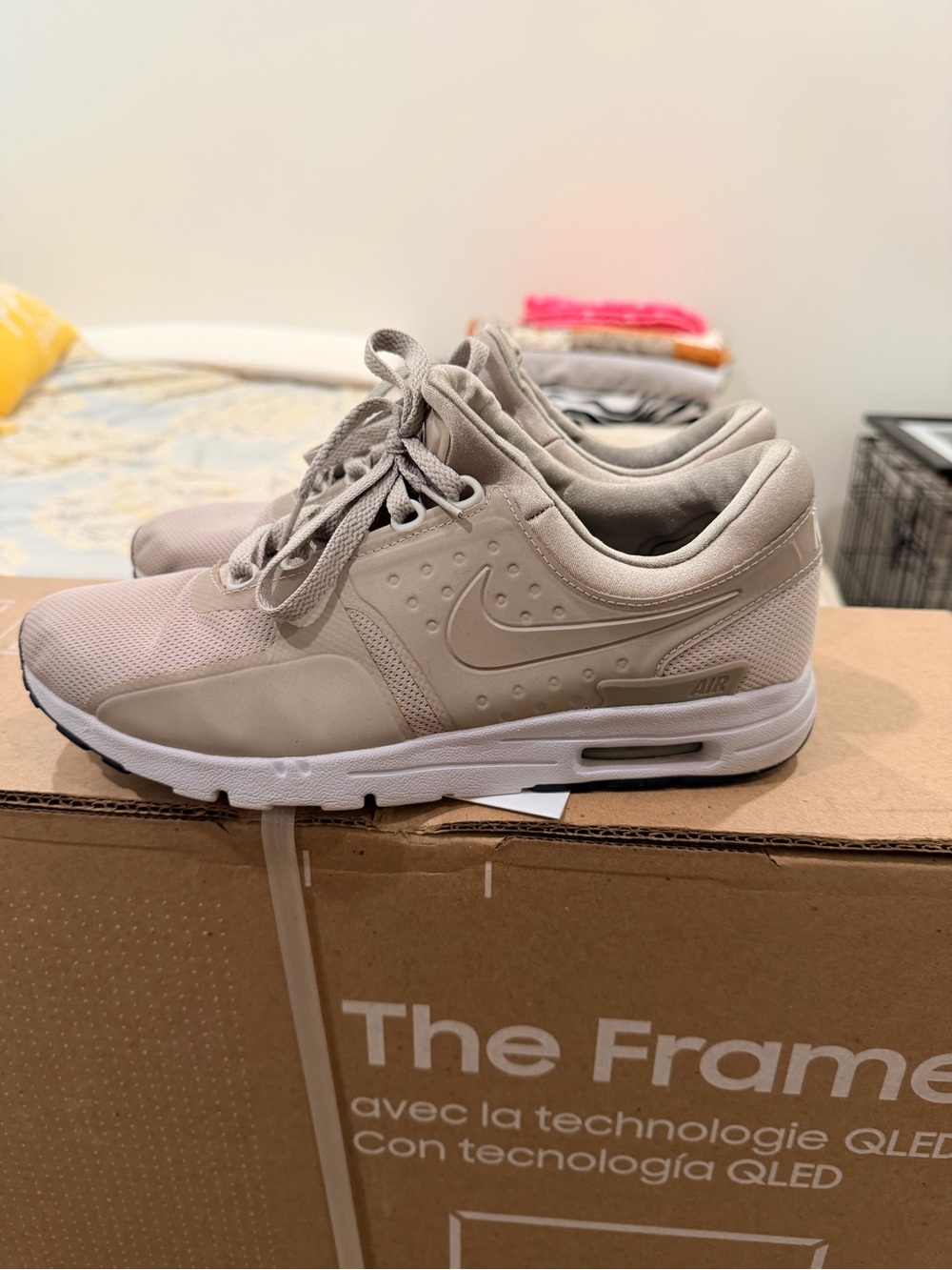 Nike Low-Top Sneakers in Light Beige and White